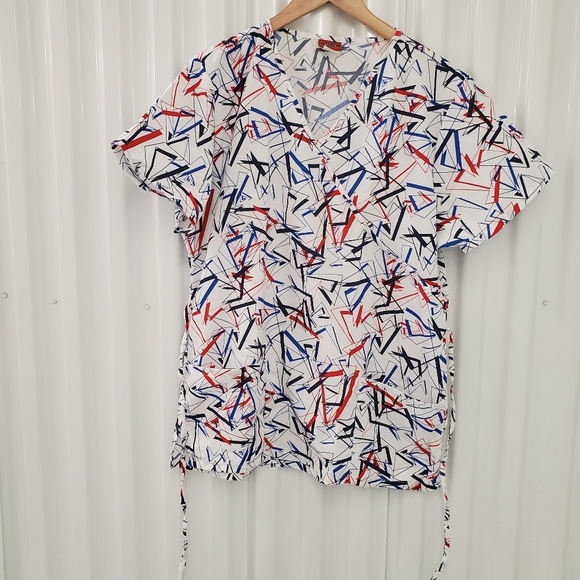 Device | Abstract prism art scrub top - Picture 1 of 8